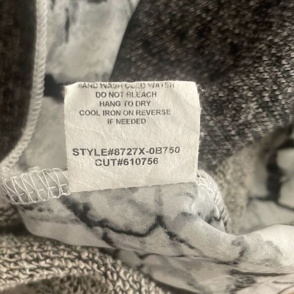 Cha Cha Vente Mixed Media Split Hem Top 1X - Picture 12 of 12